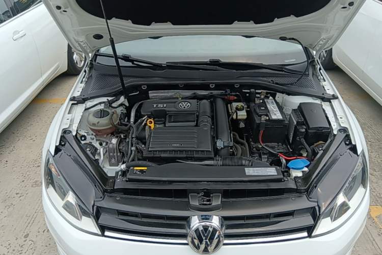 Used Volkswagen Golf 2016 230TSI Automatic Comfort Version Engine Bay
