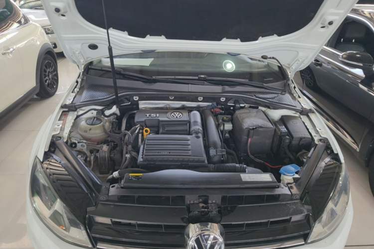 Used Volkswagen Golf 2016 230TSI Automatic Luxury Version Engine Bay