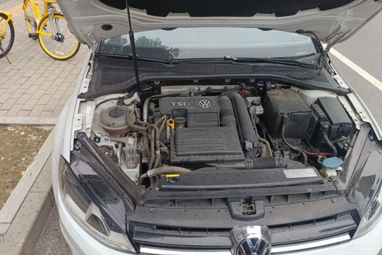 Used Volkswagen Golf 2016 230TSI Automatic Luxury Version Engine Bay Right