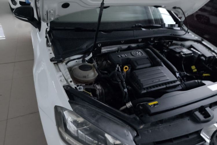 Used Volkswagen Golf 2016 230TSI Automatic Luxury Version Engine Bay Right