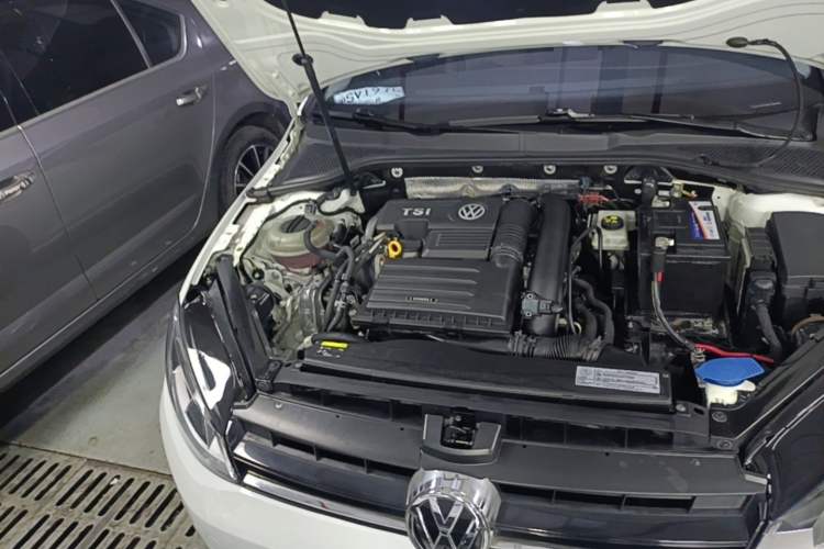 Used Volkswagen Golf 2016 230TSI Automatic Comfort Version Engine Bay Right