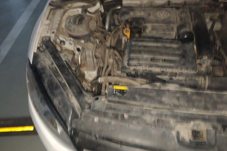 Used Volkswagen Golf 2016 230TSI Automatic Luxury Version Engine Bay Right