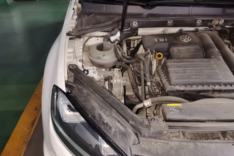 Used Volkswagen Golf 2016 1.4TSI Automatic R-Line Engine Bay Right