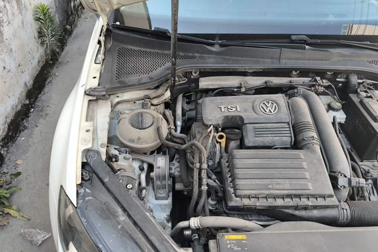 Used Volkswagen Golf 2016 230TSI Automatic Comfort Version Engine Bay Right