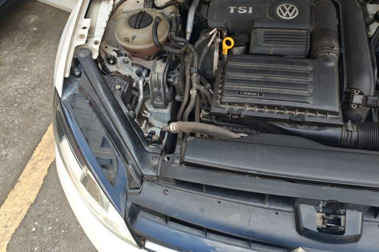 Used Volkswagen Golf 2016 230TSI Automatic Comfort Version Engine Bay Right