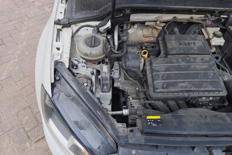 Used Volkswagen Golf 2016 1.6L Automatic Fashion Model Engine Bay Right