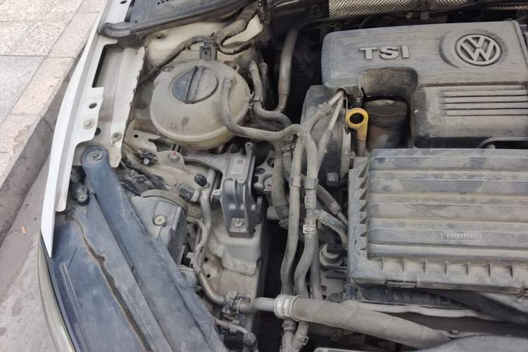 Used Volkswagen Golf 2016 230TSI Automatic Comfort Version Engine Bay Right