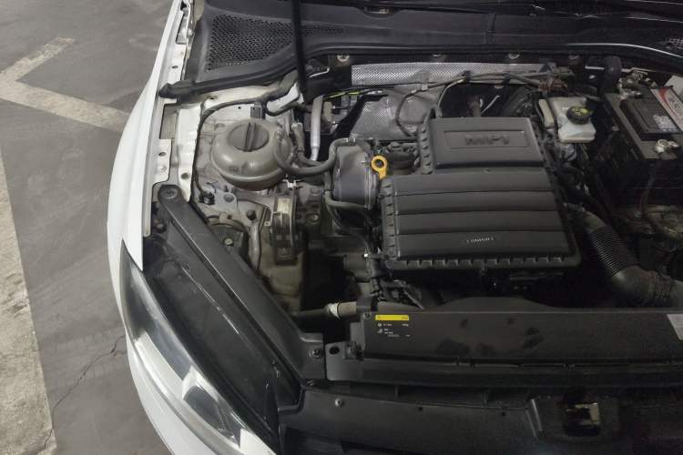 Used Volkswagen Golf 2016 1.6L Automatic Comfort Model Engine Bay Right
