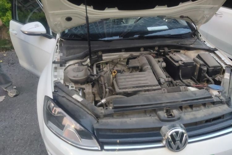 Used Volkswagen Golf 2016 230TSI Automatic Comfort Version Engine Bay Right