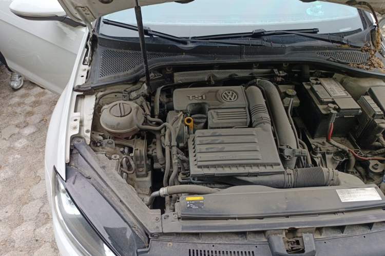 Used Volkswagen Golf 2016 230TSI Automatic Comfort Version Engine Bay Right