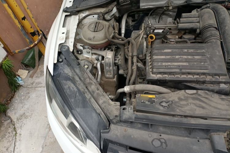 Used Volkswagen Golf 2016 230TSI Automatic Luxury Version Engine Bay Right