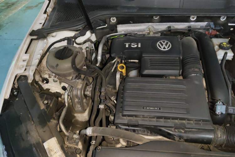 Used Volkswagen Golf 2016 230TSI Automatic Luxury Version Engine Bay Right