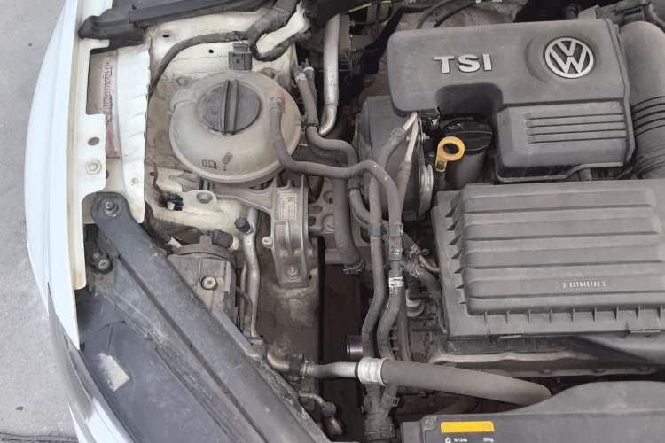 Used Volkswagen Golf 2016 230TSI Automatic Luxury Version Engine Bay Right