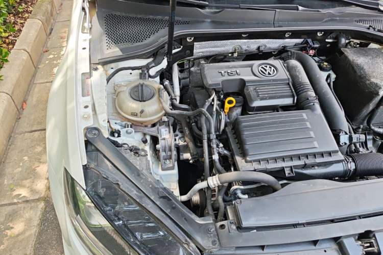 Used Volkswagen Golf 2016 1.4TSI Automatic R-Line Engine Bay Right
