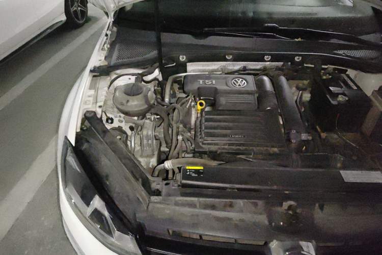 Used Volkswagen Golf 2016 230TSI Automatic Comfort Version Engine Bay Right