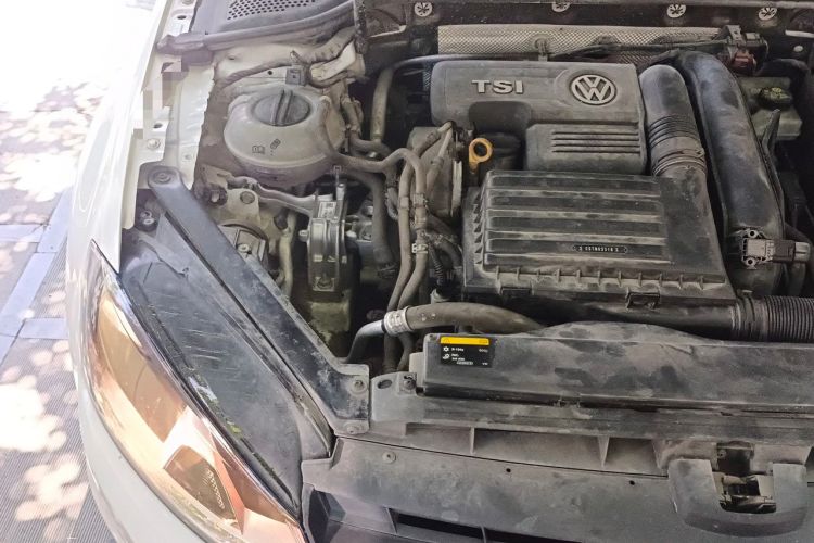 Used Volkswagen Golf 2016 230TSI Automatic Luxury Version Engine Bay Right