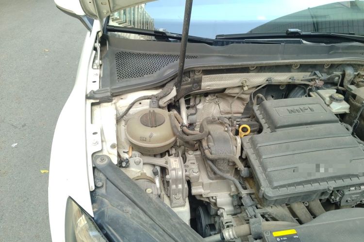 Used Volkswagen Golf 2016 1.6L Automatic Fashion Model Engine Bay Right
