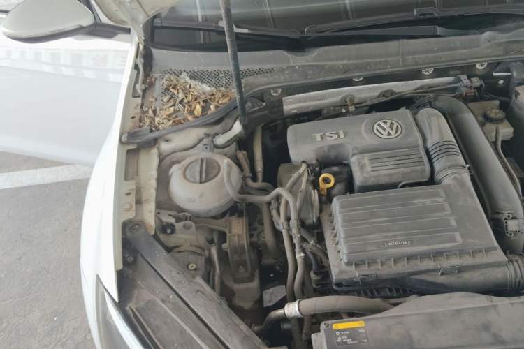 Used Volkswagen Golf 2016 230TSI Automatic Comfort Version Engine Bay Right