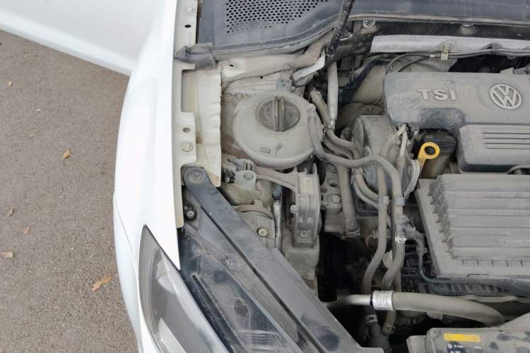 Used Volkswagen Golf 2016 230TSI Automatic Comfort Version Engine Bay Right