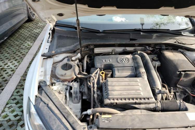 Used Volkswagen Golf 2016 1.4TSI Automatic R-Line Engine Bay Right