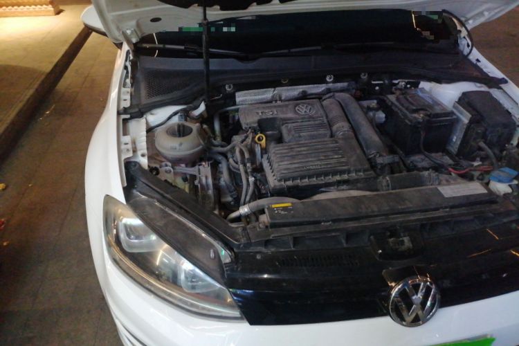Used Volkswagen Golf 2016 230TSI Automatic Comfort Version Engine Bay Right
