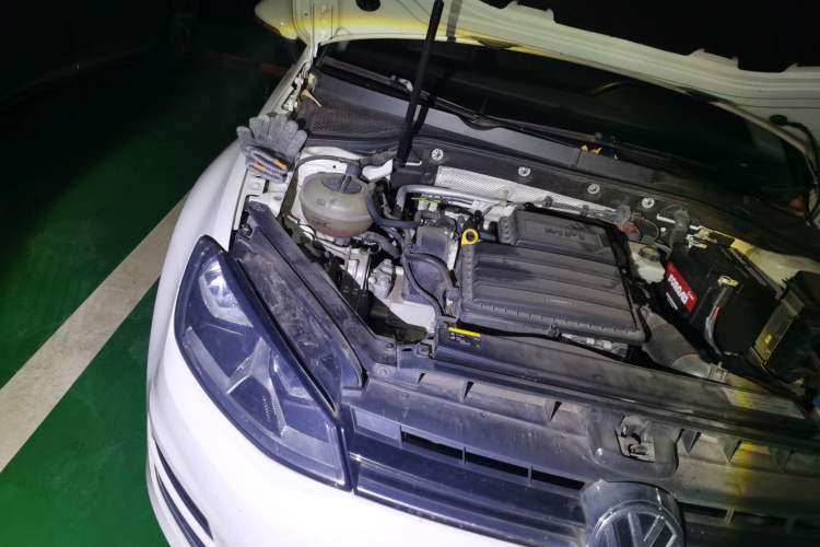 Used Volkswagen Golf 2016 1.6L Manual Fashion Edition Engine Bay Right