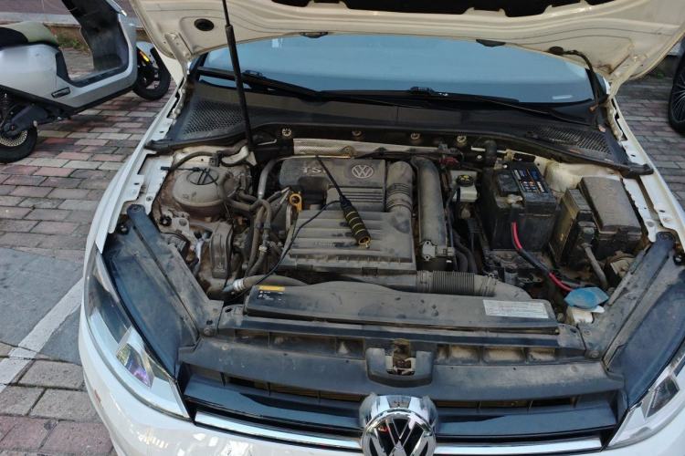 Used Volkswagen Golf 2016 230TSI Automatic Luxury Version Engine Bay Right