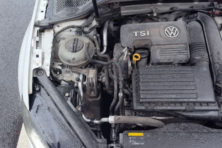 Used Volkswagen Golf 2016 230TSI Automatic Luxury Version Engine Bay Right