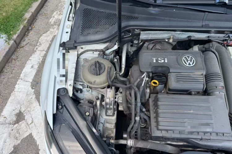 Used Volkswagen Golf 2016 230TSI Automatic Luxury Version Engine Bay Right