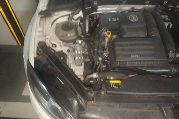 Used Volkswagen Golf 2016 230TSI Automatic Comfort Version Engine Bay Right