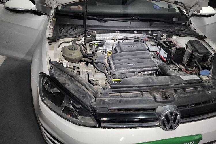 Used Volkswagen Golf 2016 1.6L Automatic Comfort Model Engine Bay Right