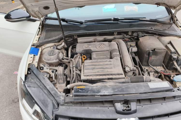 Used Volkswagen Golf 2016 230TSI Automatic Luxury Version Engine Bay Right