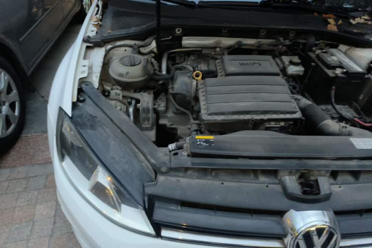 Used Volkswagen Golf 2016 1.6L Automatic Comfort Model Engine Bay Right