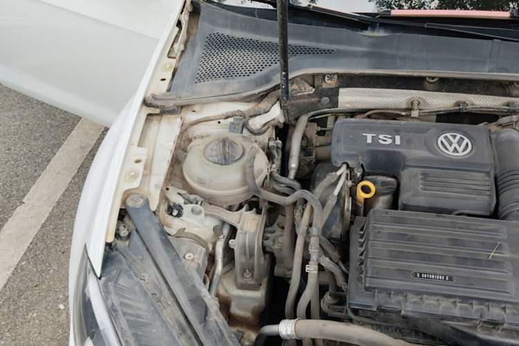 Used Volkswagen Golf 2016 230TSI Automatic Comfort Version Engine Bay Right