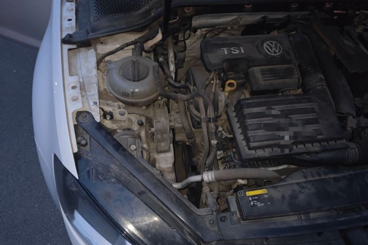 Used Volkswagen Golf 2016 230TSI Automatic Luxury Version Engine Bay Right