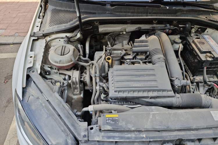 Used Volkswagen Golf 2016 230TSI Automatic Comfort Version Engine Bay Right