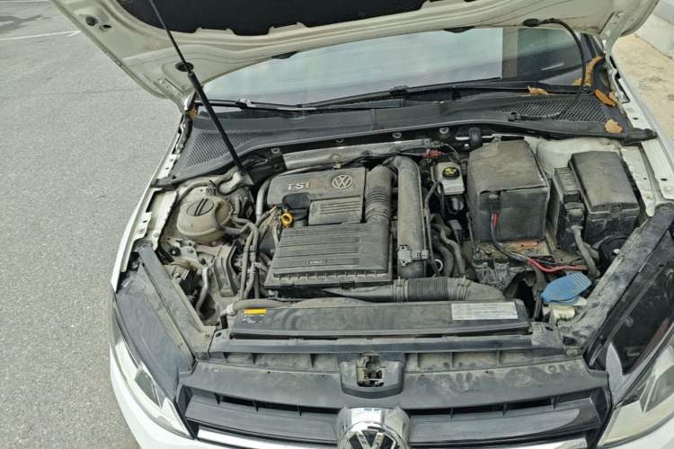 Used Volkswagen Golf 2016 230TSI Automatic Luxury Version Engine Bay Right