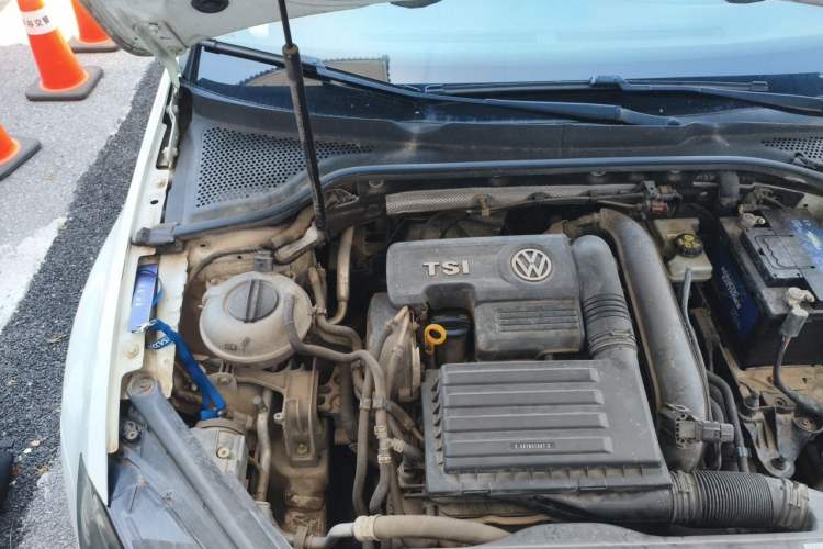 Used Volkswagen Golf 2016 230TSI Automatic Luxury Version Engine Bay Right