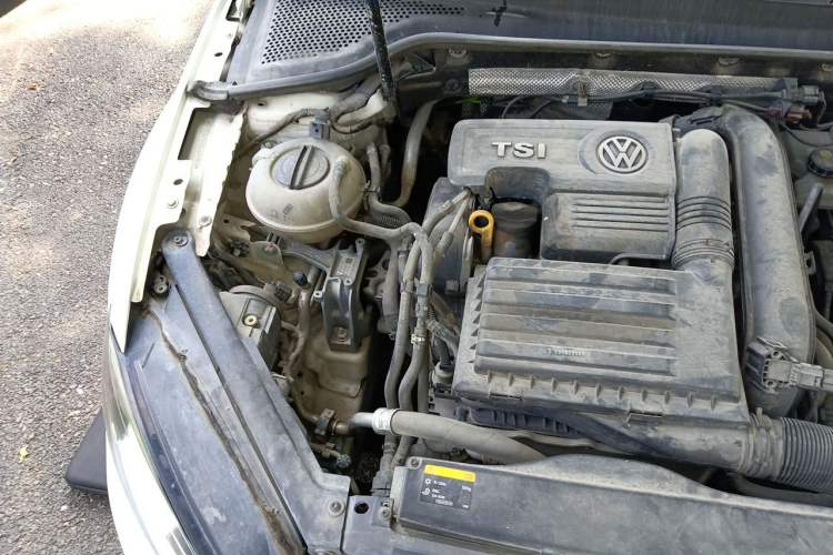 Used Volkswagen Golf 2016 230TSI Automatic Comfort Version Engine Bay Right
