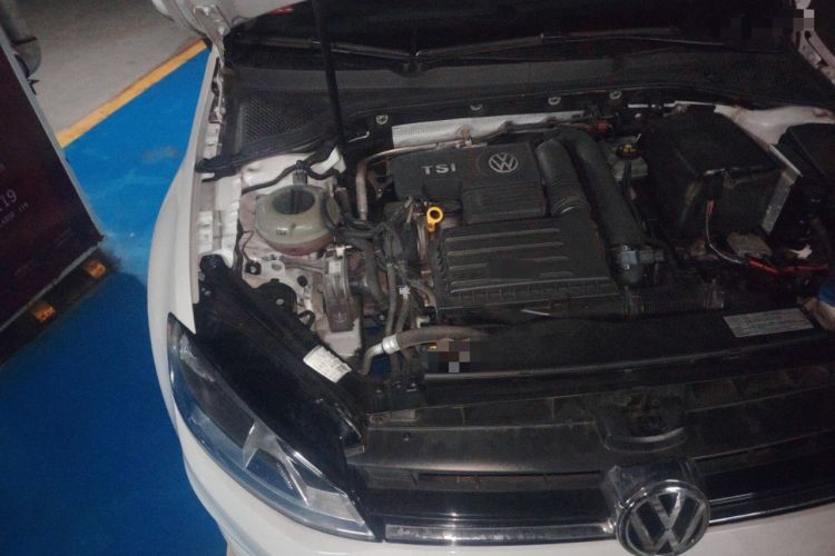Used Volkswagen Golf 2016 230TSI Automatic Luxury Version Engine Bay Right