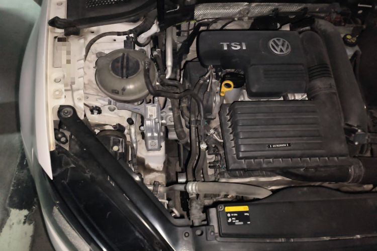 Used Volkswagen Golf 2016 230TSI Automatic Luxury Version Engine Bay Right
