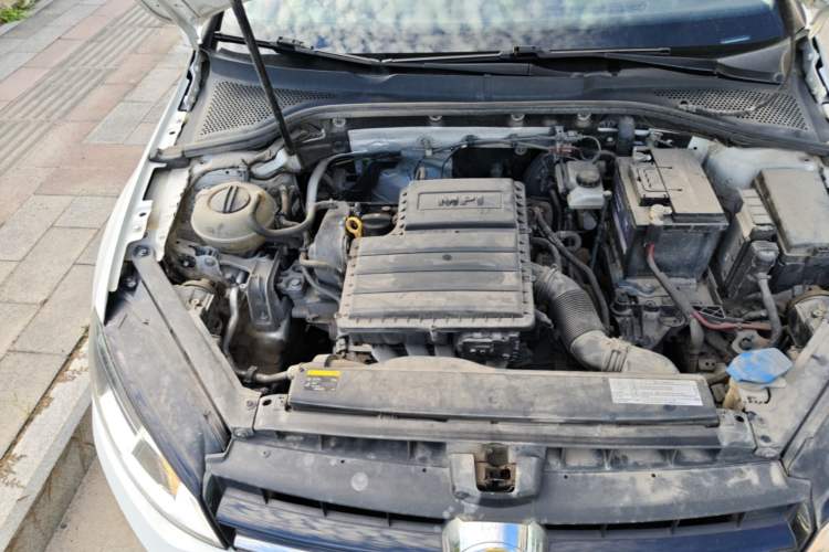 Used Volkswagen Golf 2016 1.6L Automatic Fashion Model Engine Bay Right