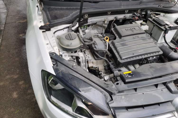 Used Volkswagen Golf 2016 1.6L Automatic Comfort Model Engine Bay Right