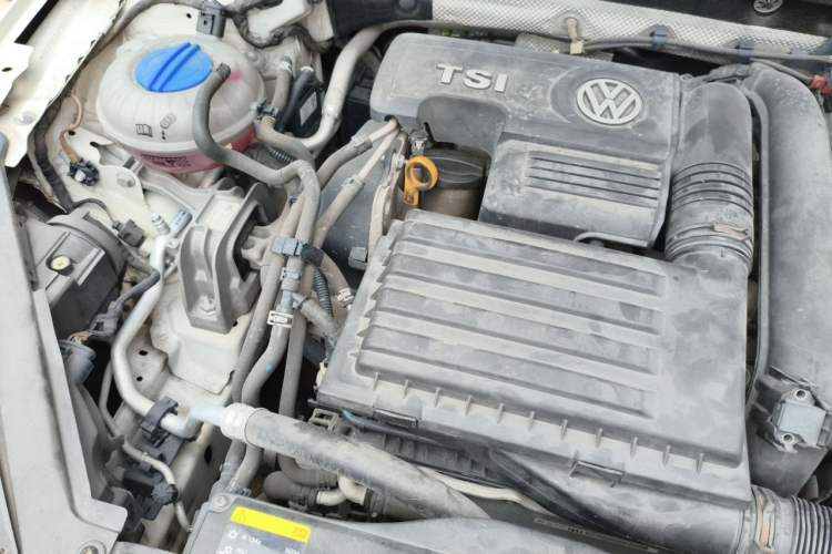 Used Volkswagen Golf 2016 230TSI Automatic Comfort Version Engine Bay Right