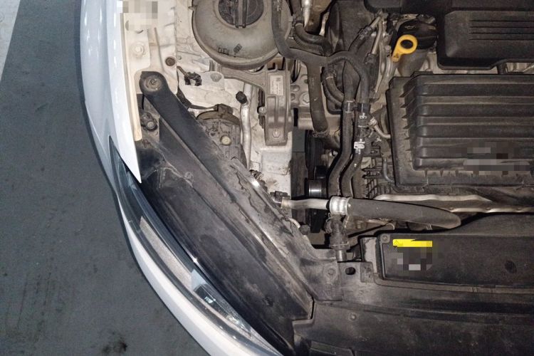Used Volkswagen Golf 2016 230TSI Automatic Luxury Version Engine Bay Right