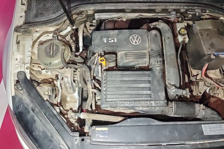 Used Volkswagen Golf 2016 230TSI Automatic Luxury Version Engine Bay Right