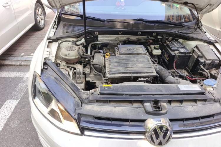 Used Volkswagen Golf 2016 1.6L Automatic Comfort Model Engine Bay Right