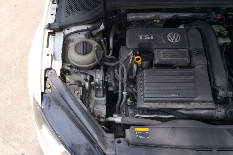 Used Volkswagen Golf 2016 230TSI Automatic Luxury Version Engine Bay Right