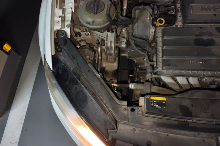 Used Volkswagen Golf 2016 1.6L Automatic Fashion Model Engine Bay Right
