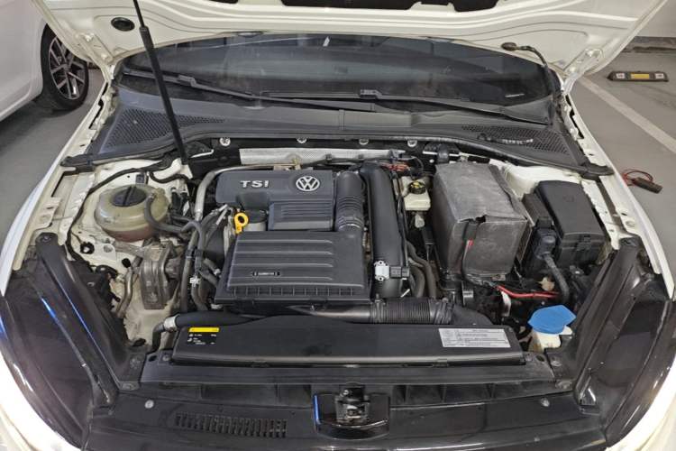 Used Volkswagen Golf 2016 1.4TSI Automatic R-Line Engine Bay